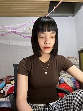 Snapshot of andymi1 chatting on 05/15/26, 01:58 andymi1 online show from 05/15/26, 01:58