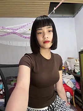 Snapshot of andymi1 chatting on 05/14/26, 01:52 andymi1 online show from 05/14/26, 01:52