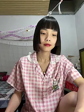 Snapshot of andymi1 chatting on 06/17/26, 12:26 andymi1 online show from 06/17/26, 12:26