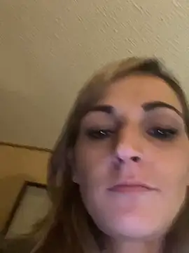 Snapshot of nicole9666 chatting on 11/19/25, 03:17 nicole9666 online show from 11/19/25, 03:17