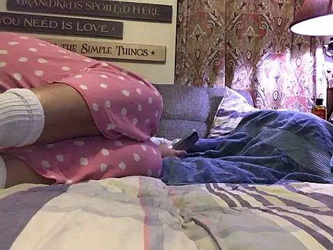 Snapshot of SirStrokesAllot chatting on 12/02/25, 06:59 SirStrokesAllot online show from 12/02/25, 06:59