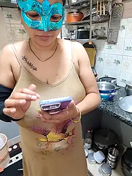 Queen Nightt online show from 09/12/25, 03:50