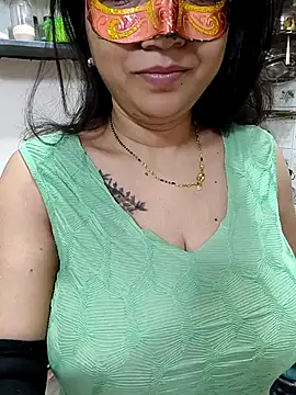 Queen Nightt online show from 09/11/25, 03:17