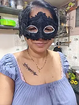 Queen Nightt online show from 12/19/25, 03:32