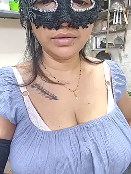 Queen Nightt online show from 01/16/26, 03:43