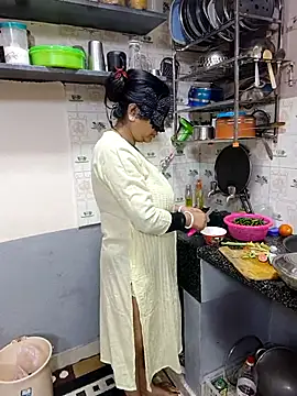 Queen Nightt online show from 01/11/26, 03:13