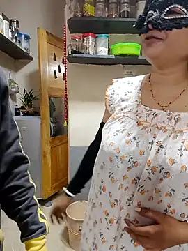 Queen Nightt online show from 01/14/26, 03:32