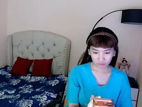 Snapshot of ShantalFoxxy_ chatting on 06/16/26, 02:44 ShantalFoxxy online show from 06/16/26, 02:44