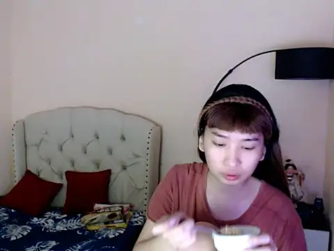 Snapshot of ShantalFoxxy_ chatting on 07/12/26, 10:43 ShantalFoxxy online show from 07/12/26, 10:43