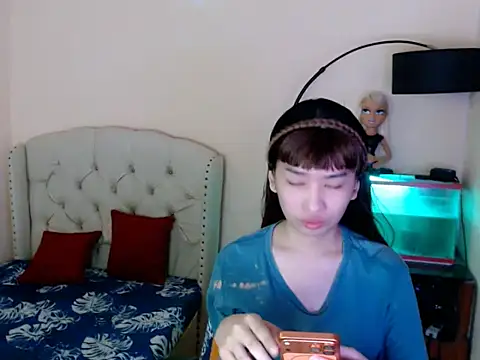 ShantalFoxxy  online show from 03/23/26, 12:44