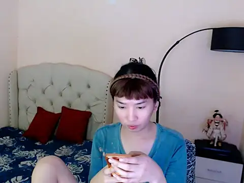 ShantalFoxxy  online show from 05/06/26, 03:54