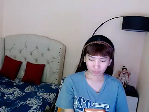 Snapshot of ShantalFoxxy_ chatting on 06/12/26, 11:24 ShantalFoxxy online show from 06/12/26, 11:24