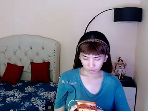 ShantalFoxxy  online show from 06/04/26, 12:04