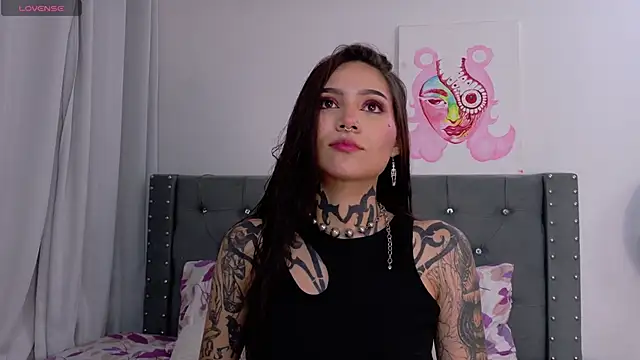 sara queen10 online show from 10/10/25, 01:50