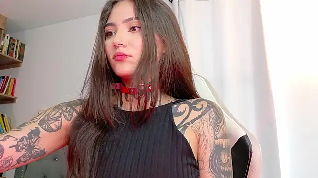 Snapshot of sara_queen10 chatting on 02/03/26, 06:24 sara queen10 online show from 02/03/26, 06:24