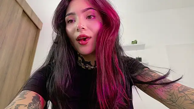 sara queen10 online show from 04/28/26, 01:26