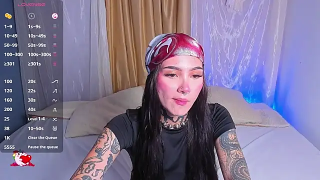 sara queen10 online show from 10/13/25, 07:04