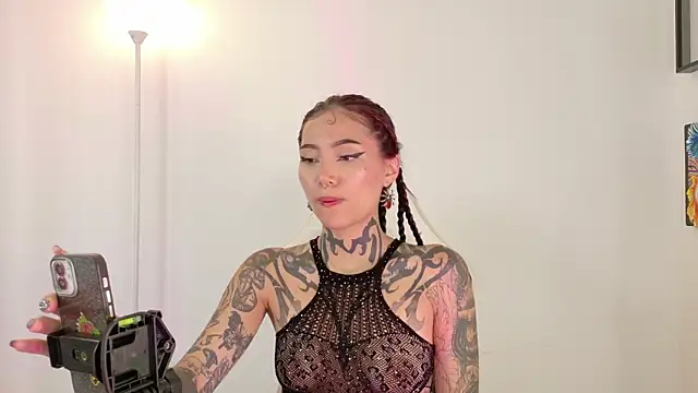 sara queen10 online show from 04/14/26, 02:11