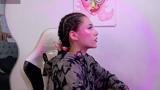 sara queen10 online show from 10/01/25, 01:48