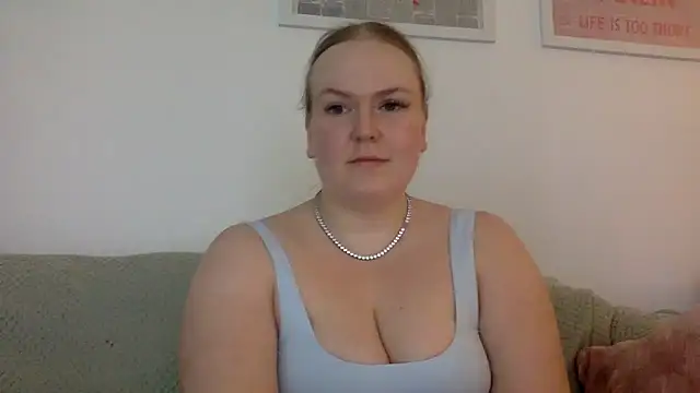 Snapshot of gracelovesxx chatting on 06/17/26, 01:43 gracelovesxx online show from 06/17/26, 01:43