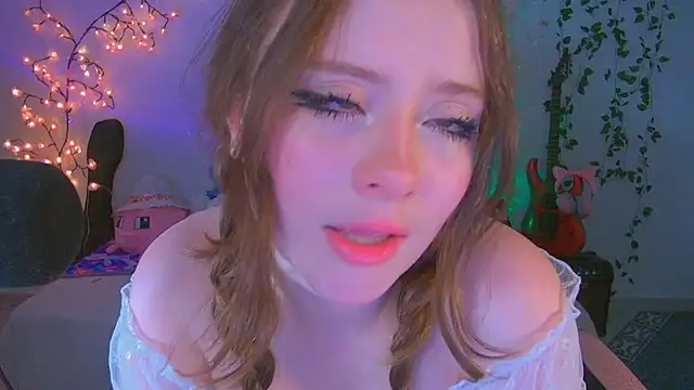 Snapshot of Lil_bela chatting on 02/17/26, 10:56 Lil bela online show from 02/17/26, 10:56