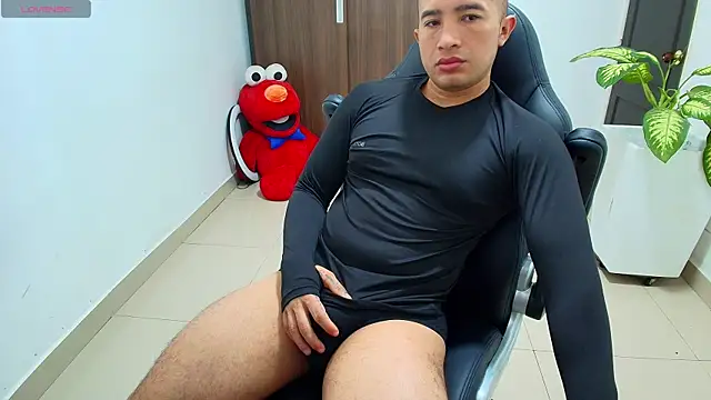 sebastian oconnor77 online show from 09/28/25, 12:45