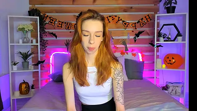 Lori Williams online show from 10/28/25, 01:17