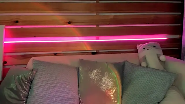 Lori Williams online show from 10/22/25, 01:05