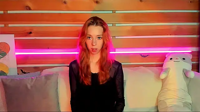 Lori Williams online show from 12/03/25, 01:06