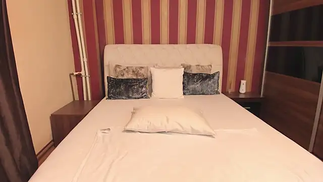 Snapshot of MadameCrowford chatting on 11/21/25, 09:30 MadameCrowford online show from 11/21/25, 09:30