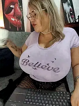 Snapshot of AlexxiaaMat chatting on 02/07/26, 01:08 AlexxiaaMat online show from 02/07/26, 01:08