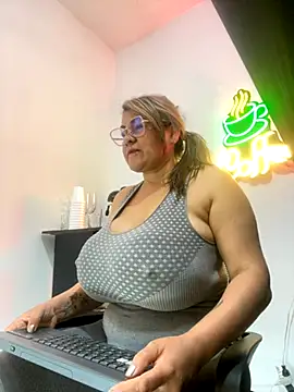 Snapshot of AlexxiaaMat chatting on 09/19/25, 11:03 AlexxiaaMat online show from 09/19/25, 11:03