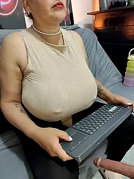 Snapshot of AlexxiaaMat chatting on 01/15/26, 11:02 AlexxiaaMat online show from 01/15/26, 11:02