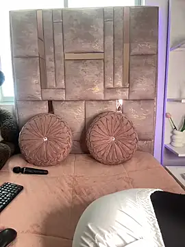 Snapshot of salomecute21 chatting on 10/11/25, 01:45 salomecute21 online show from 10/11/25, 01:45