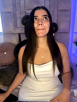 Snapshot of salomecute21 chatting on 10/21/25, 11:42 salomecute21 online show from 10/21/25, 11:42