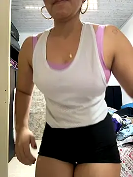 Snapshot of salomecute21 chatting on 10/08/25, 01:34 salomecute21 online show from 10/08/25, 01:34