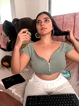 Snapshot of salomecute21 chatting on 10/29/25, 12:04 salomecute21 online show from 10/29/25, 12:04