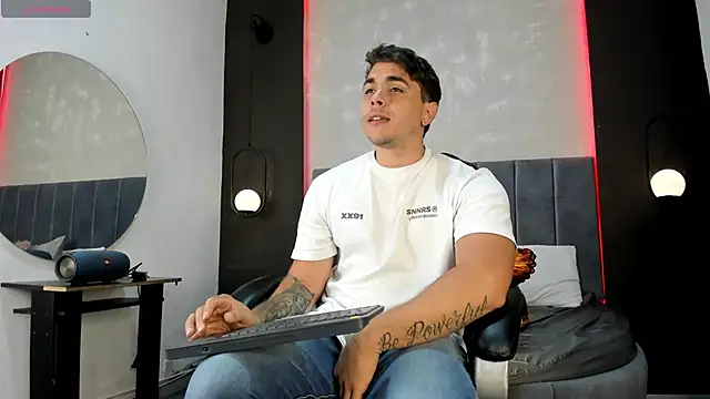 Snapshot of Liam_walk_ chatting on 10/06/25, 08:09 Liam walk online show from 10/06/25, 08:09