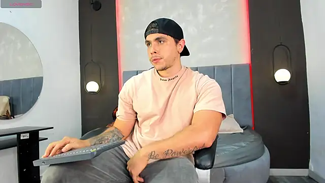 Snapshot of Liam_walk_ chatting on 09/24/25, 10:38 Liam walk online show from 09/24/25, 10:38