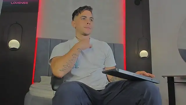 Liam walk  online show from 03/25/26, 07:57