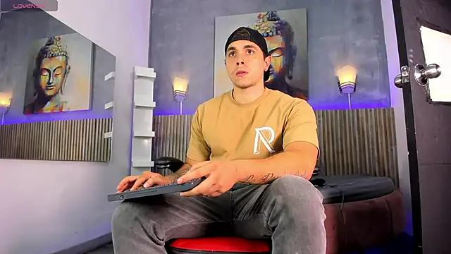 Snapshot of Liam_walk_ chatting on 09/21/25, 08:03 Liam walk online show from 09/21/25, 08:03