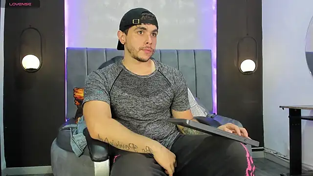 Liam walk  online show from 11/12/25, 07:51