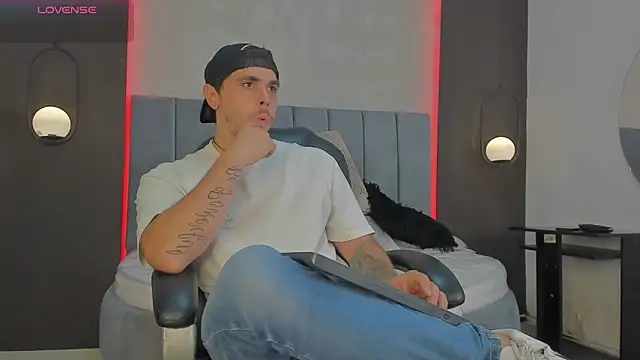 Liam walk  online show from 03/20/26, 10:44