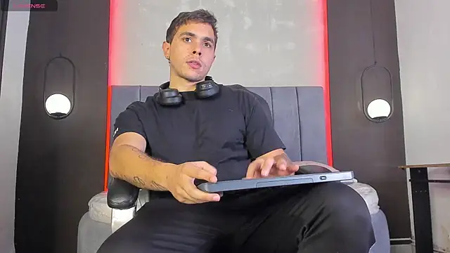 Liam walk  online show from 02/09/26, 08:29