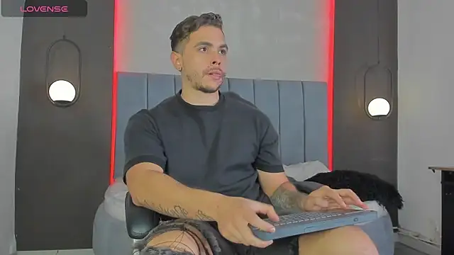 Liam walk  online show from 04/07/26, 07:48