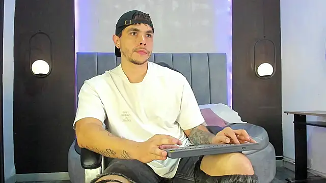 Liam walk  online show from 11/08/25, 10:02