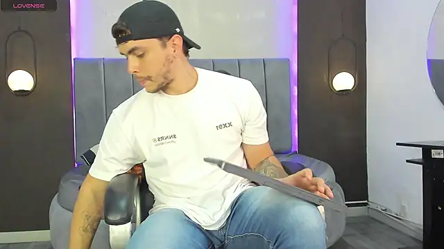 Liam walk  online show from 11/14/25, 09:40