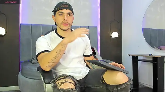 Liam walk  online show from 11/11/25, 08:25