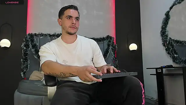 Liam walk  online show from 12/03/25, 11:04