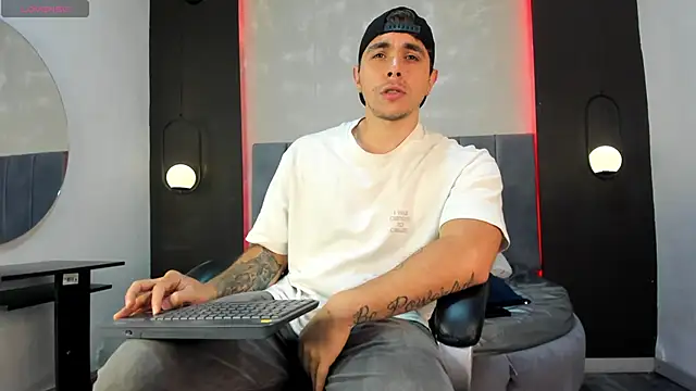 Snapshot of Liam_walk_ chatting on 09/23/25, 09:55 Liam walk online show from 09/23/25, 09:55
